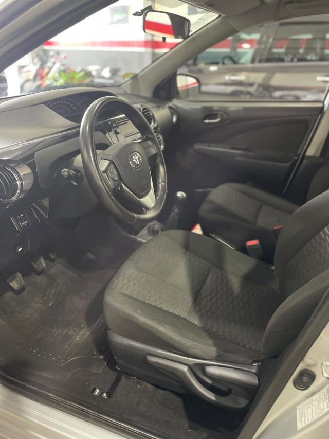 Toyota Etios Aire — foto 3
