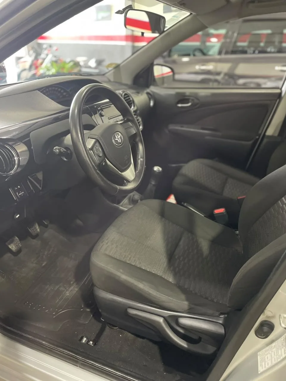 Toyota Etios Aire — foto 3